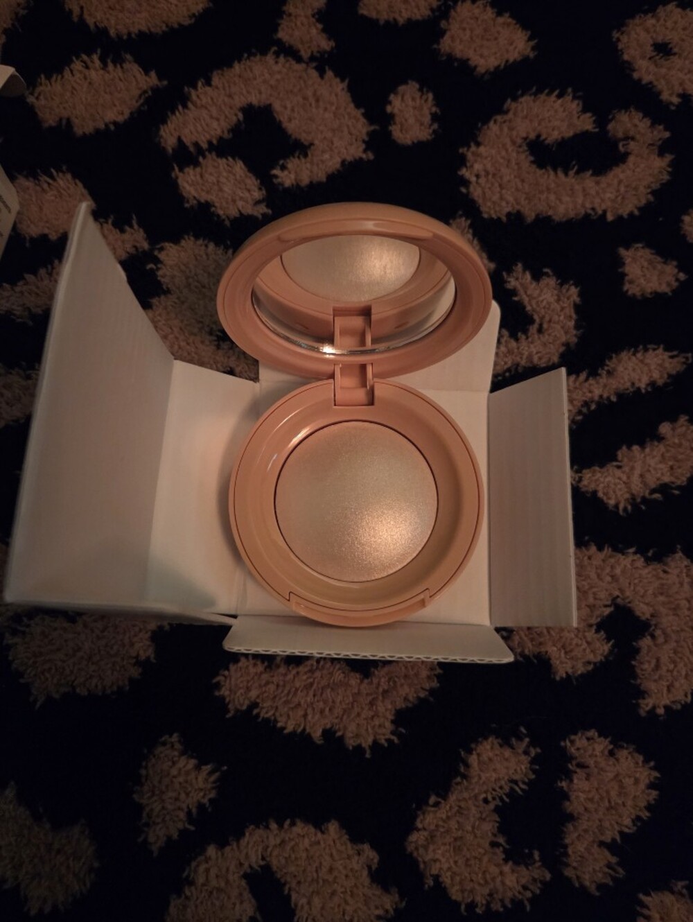 NWT Rare Beauty Positive Light Silky Touch Highlighter Enlighten